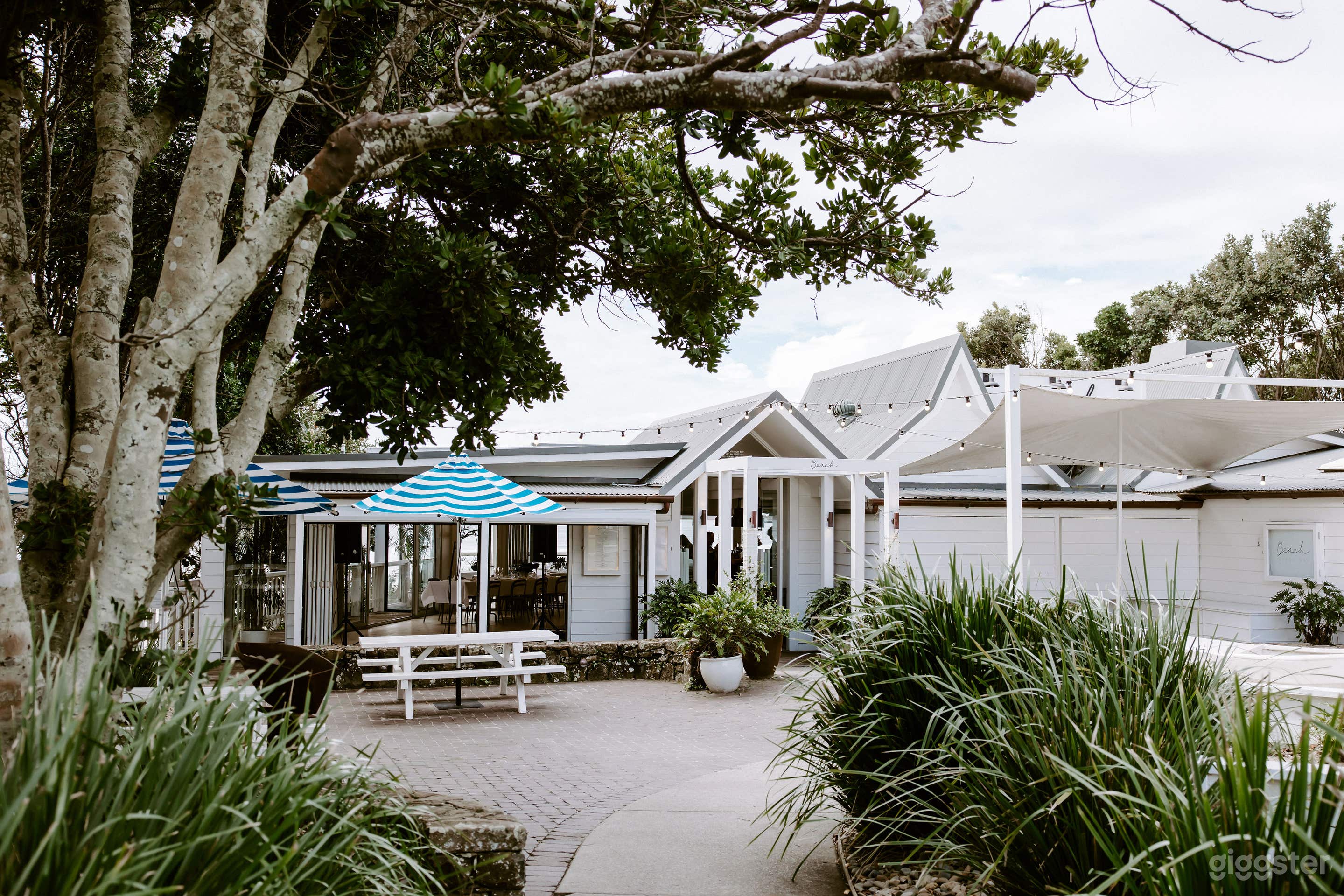 Beach Front Restaurant  Photo 4