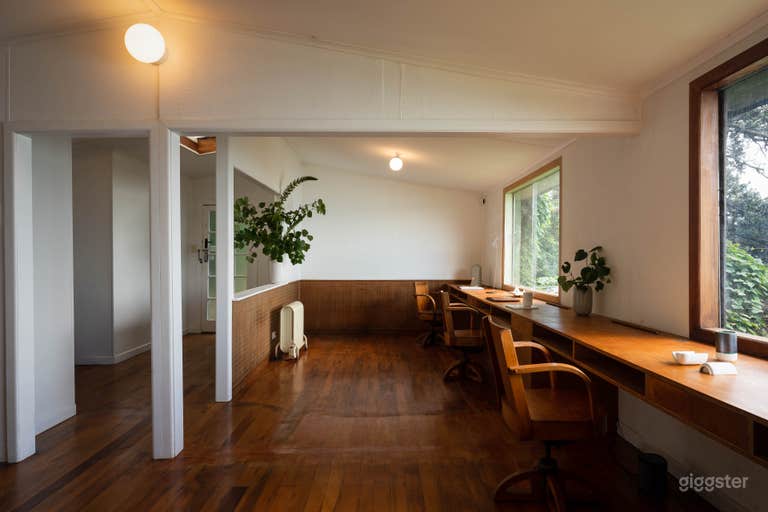  Bureau moderniste quatre places de six mètres 