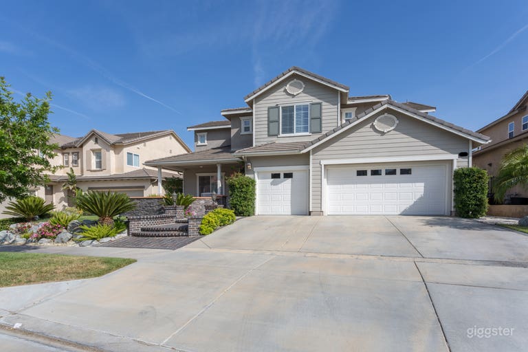  Classic Contemporary American Home 