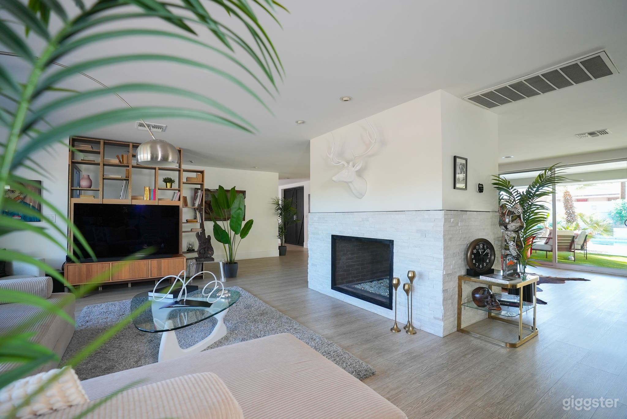 Las Vegas "Art District" mid-century house Photo 4