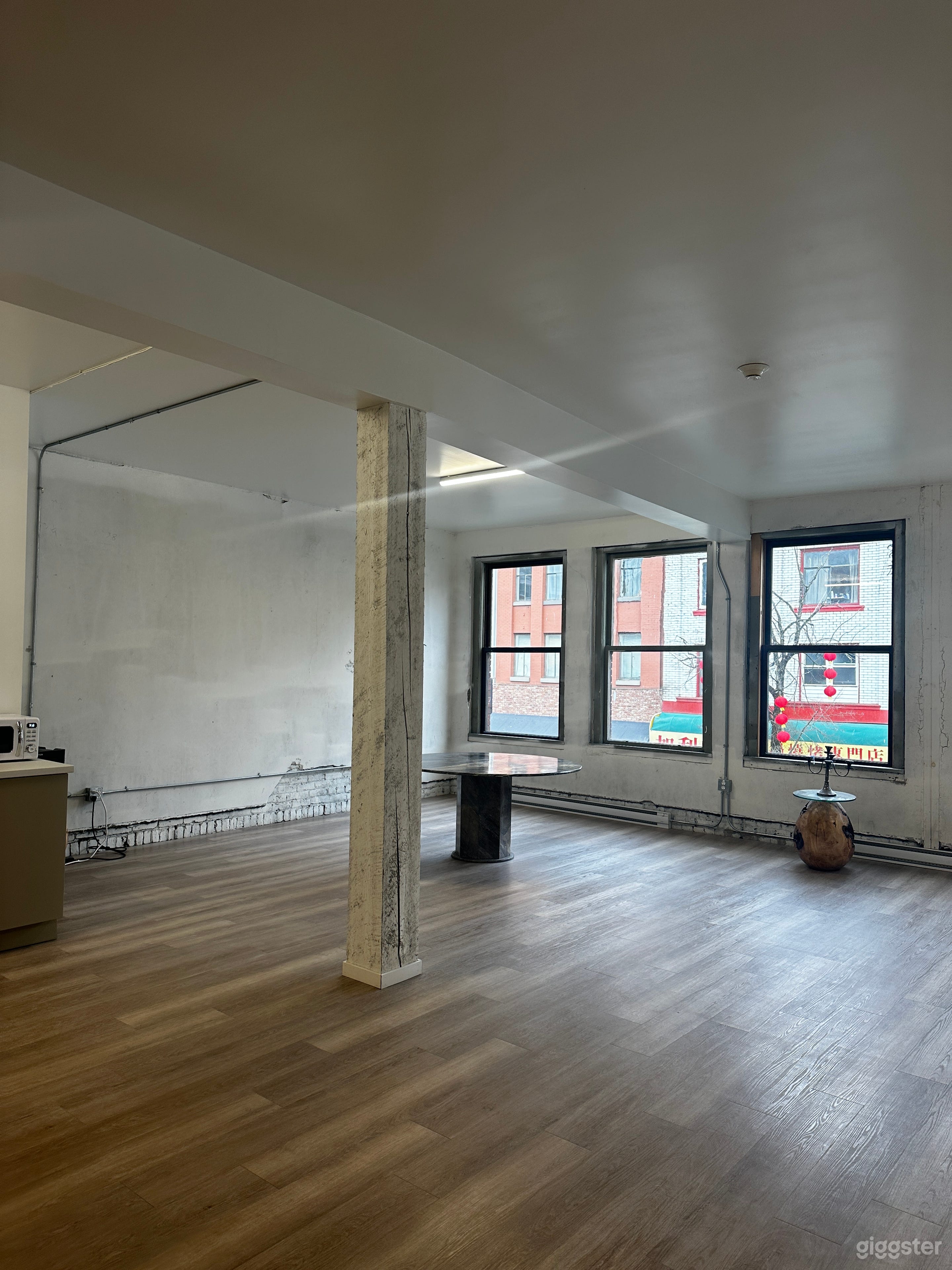 Naturally Lit Chinatown Studio Photo 3