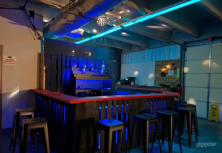  BAR ÉCLAIRÉ AU LED AVEC BOULE DISCO 
