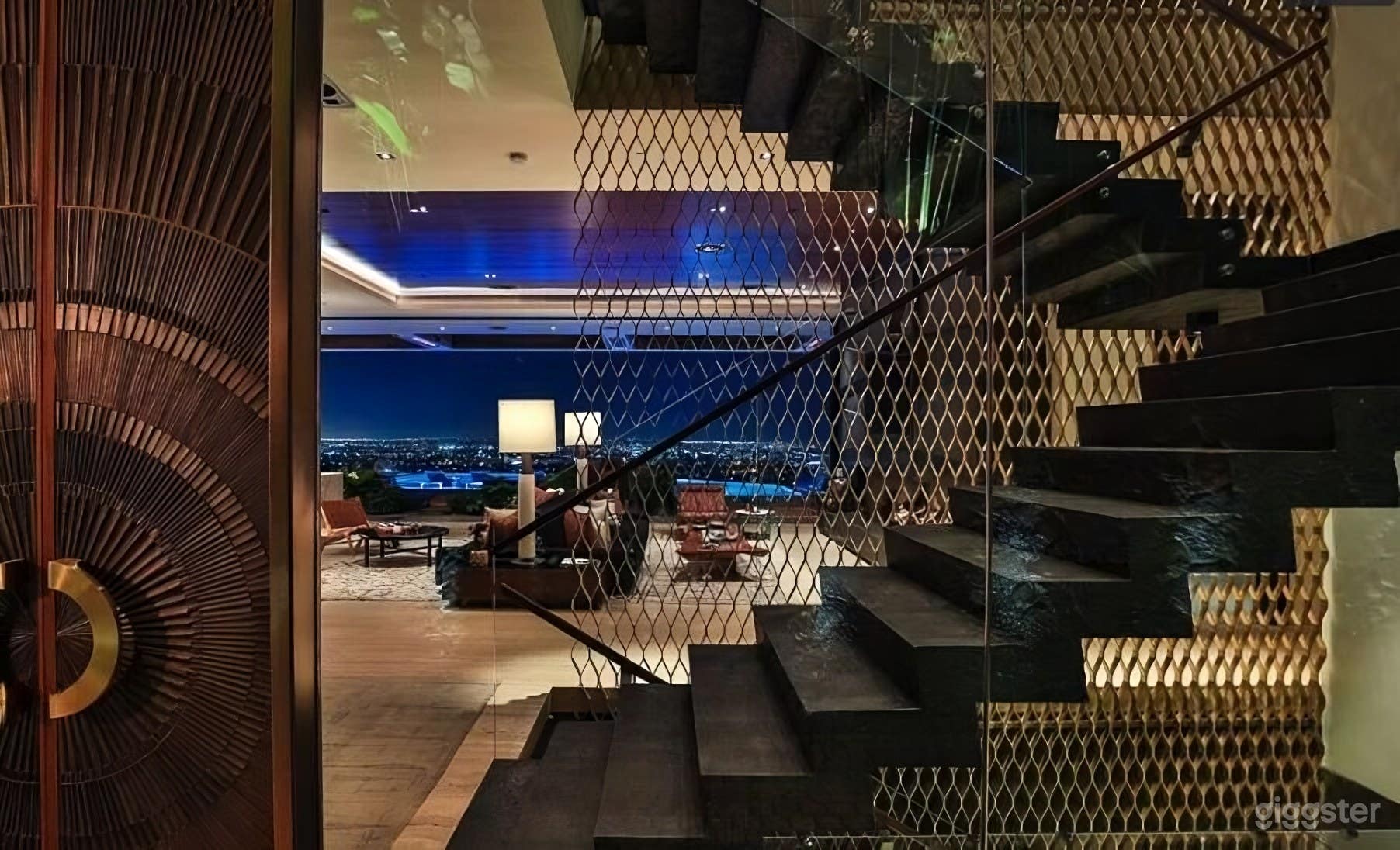 AFTER-DARK GLASS ESTATE IN THE HILLS Photo 3