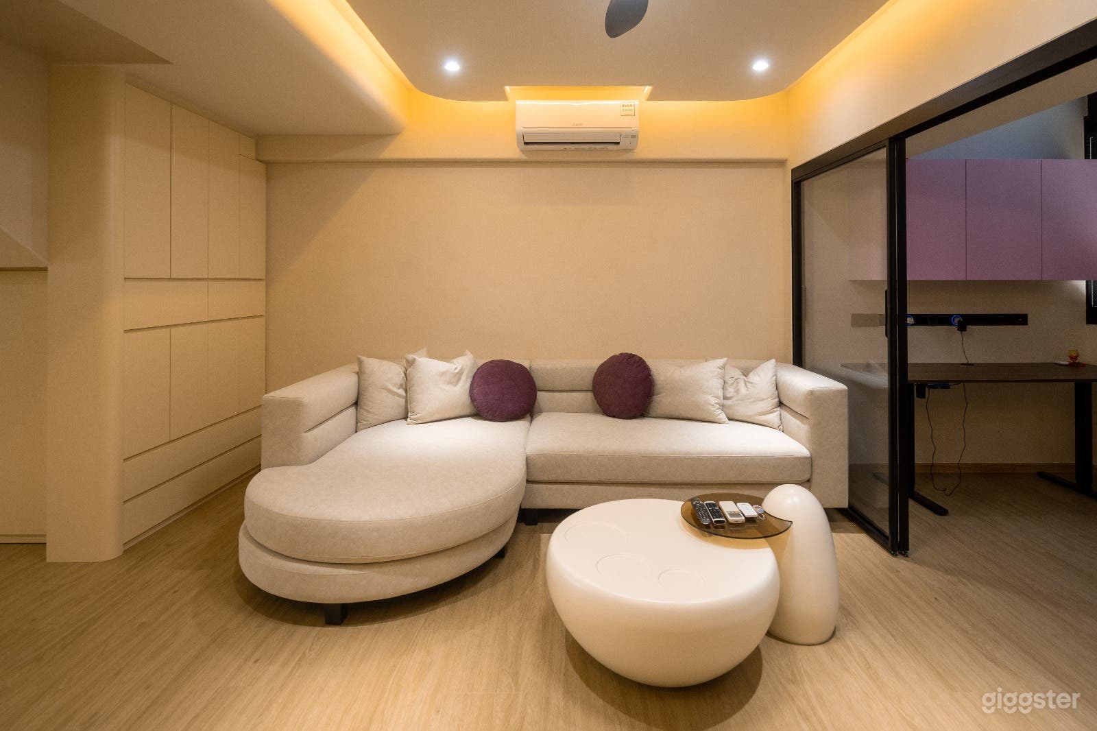 Modern Organic House of Curves – Warm and Open Layout Photo 3