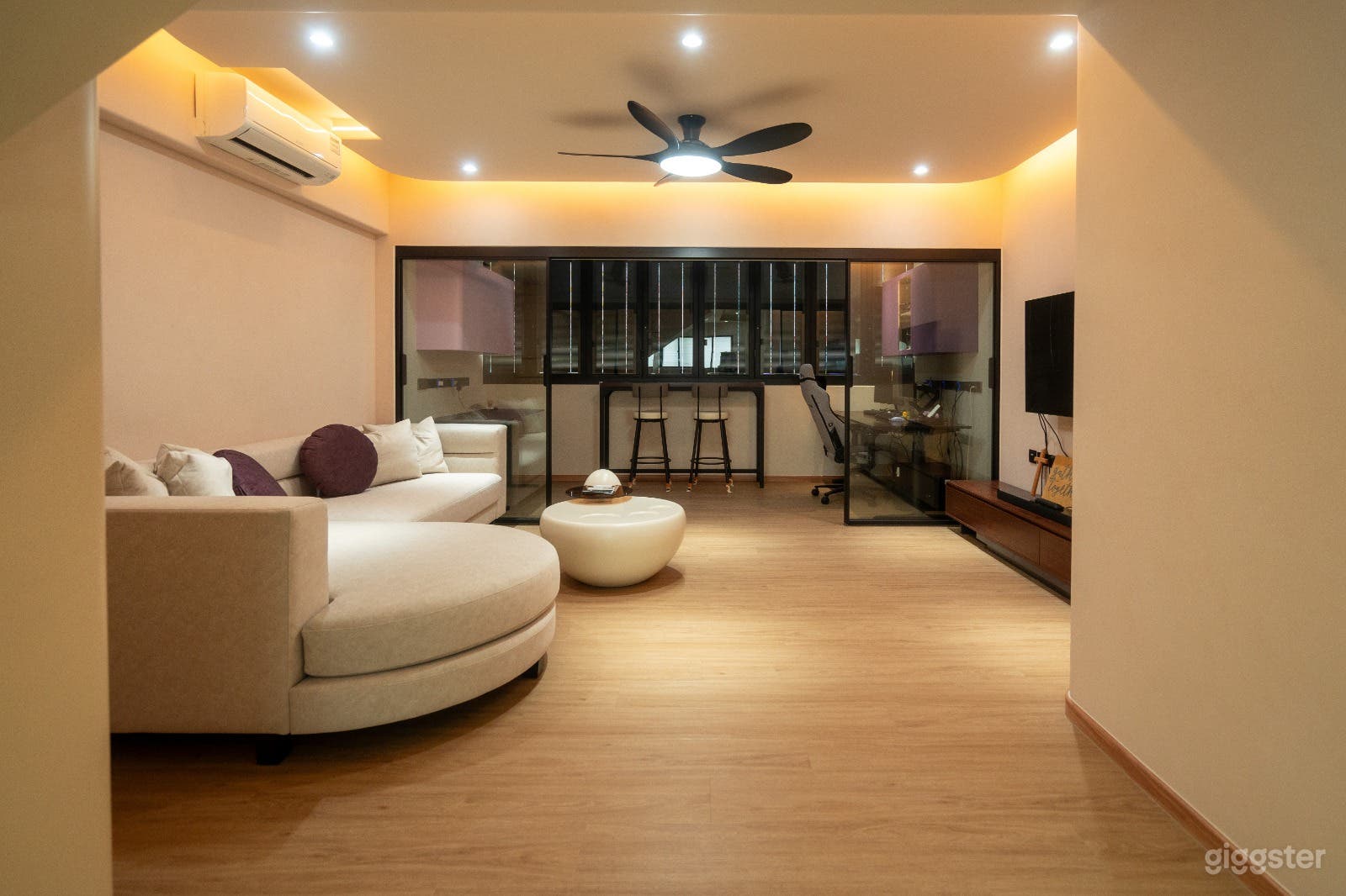 Modern Organic House of Curves – Warm and Open Layout Photo 1