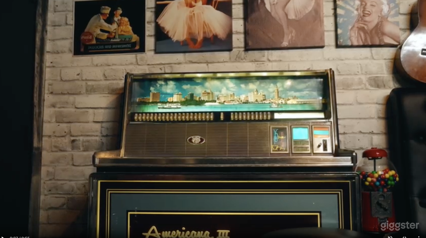 Vintage Car Studio with Cinematic Backdrops Photo 3