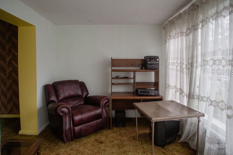  80s Retro Pink/White Furnished House 