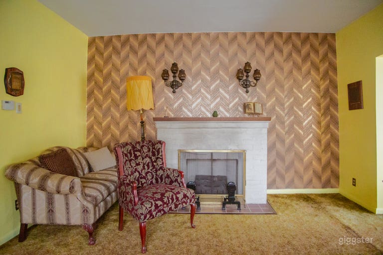  80s Retro Pink/White Furnished House 