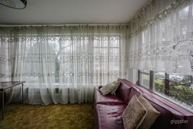  80s Retro Pink/White Furnished House 