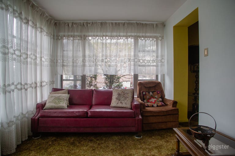  80s Retro Pink/White Furnished House 