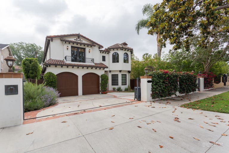  Spanish Style Retreat In Studio City 