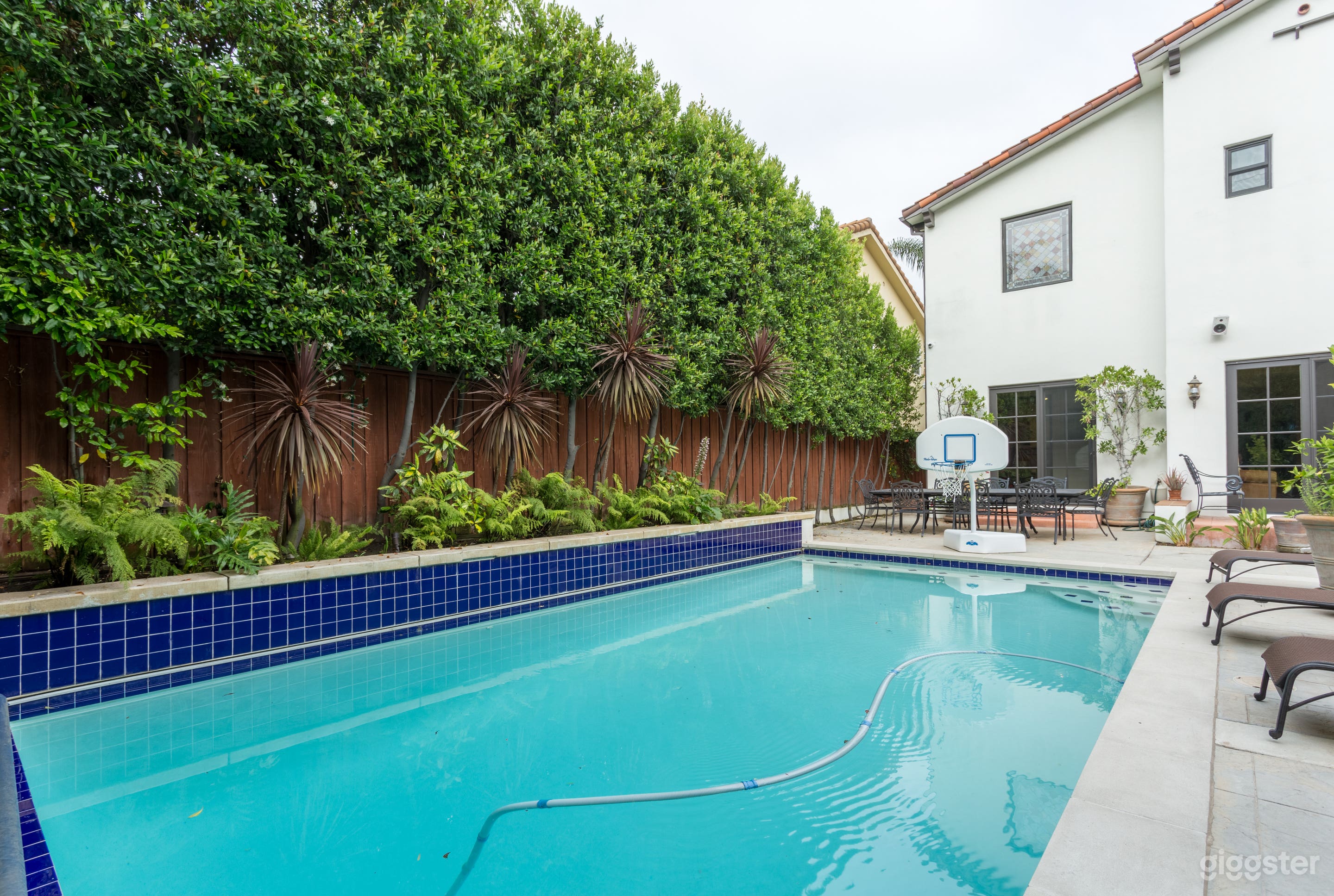 Spanish Style Retreat In Studio City Photo 3