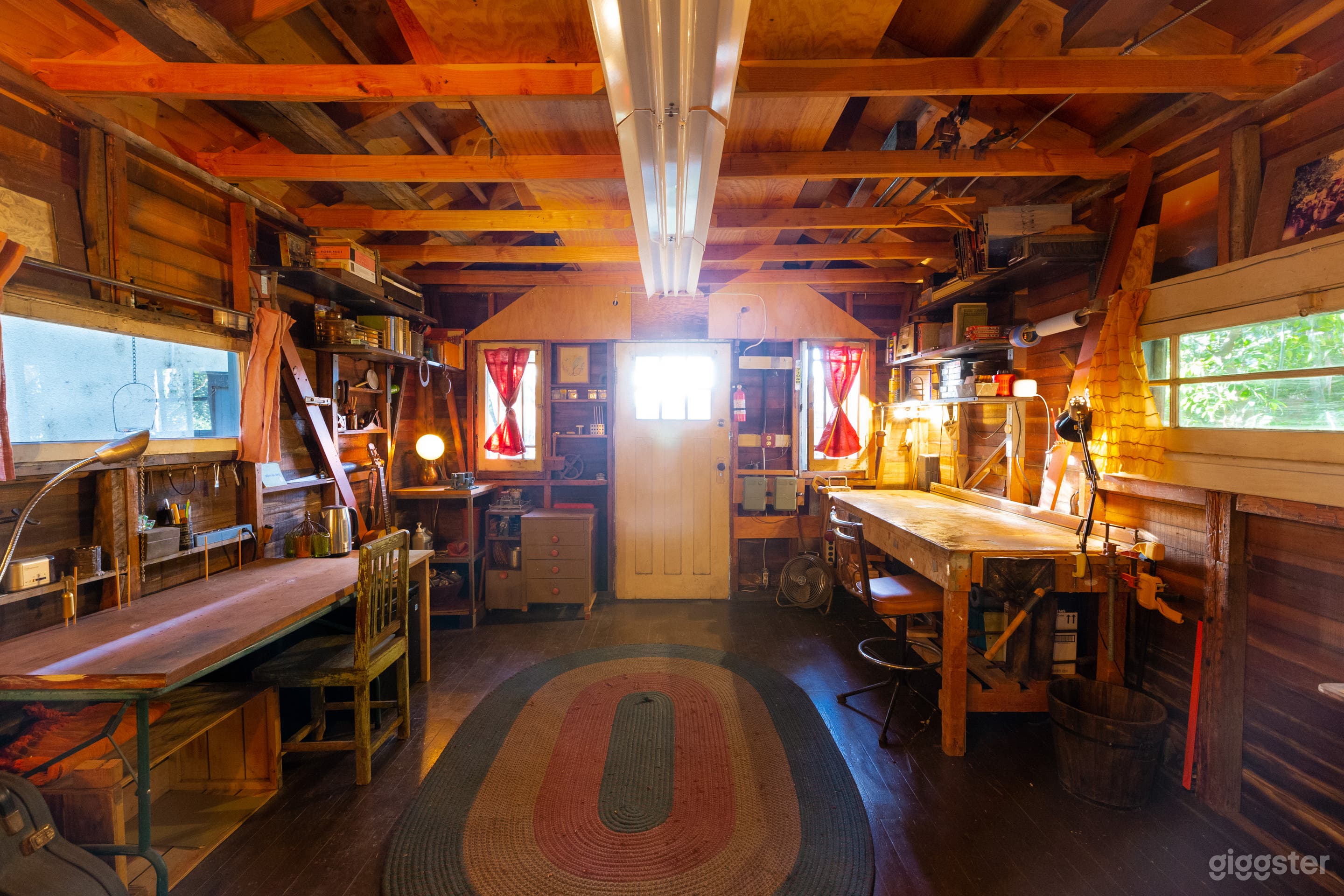 Quaint cabin, cave and nature-filled grounds Photo 3