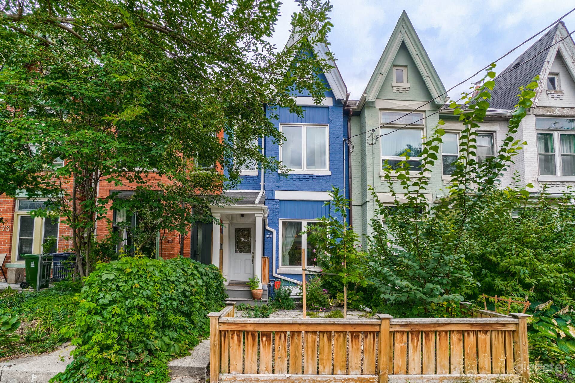 Cozy Victorian House - Dundas West Photo 2