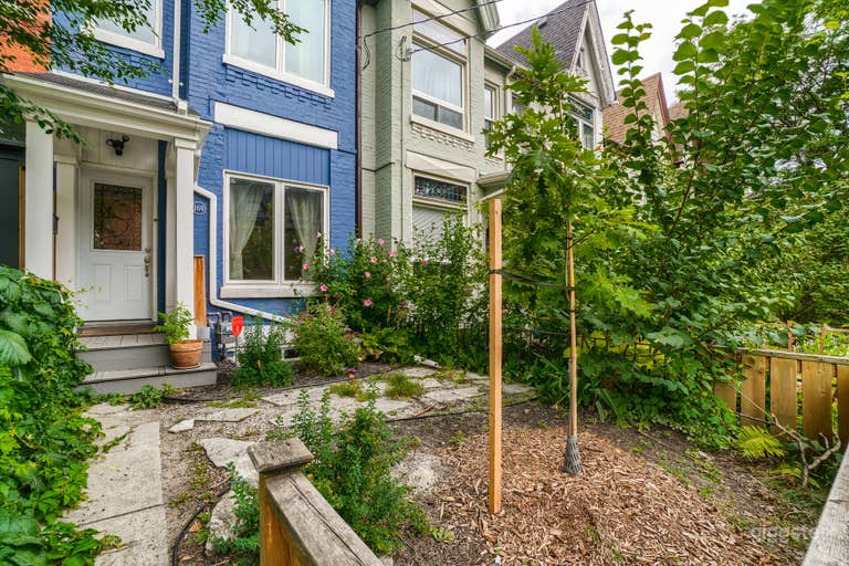  Cozy Victorian House - Dundas West 
