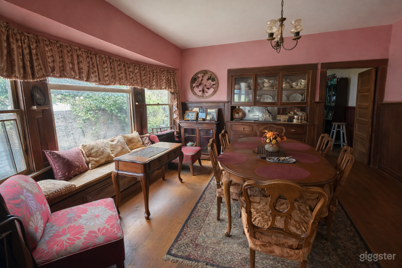 Rustic Vintage Farmhouse Photo 3