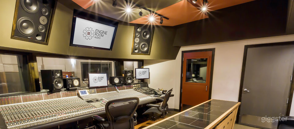 State-of-the-art Mezzanine Studio and Live Room Photo 2