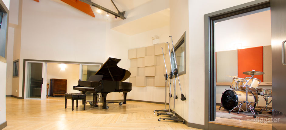 State-of-the-art Mezzanine Studio and Live Room Photo 1