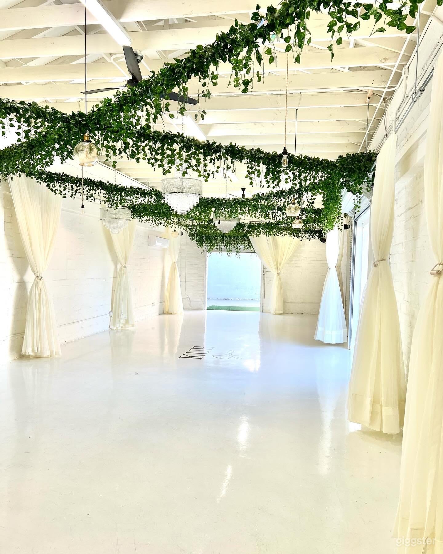 BEAUTIFUL INDOOR & OUTDOOR VENUE FOR ALL EVENTS Photo 1