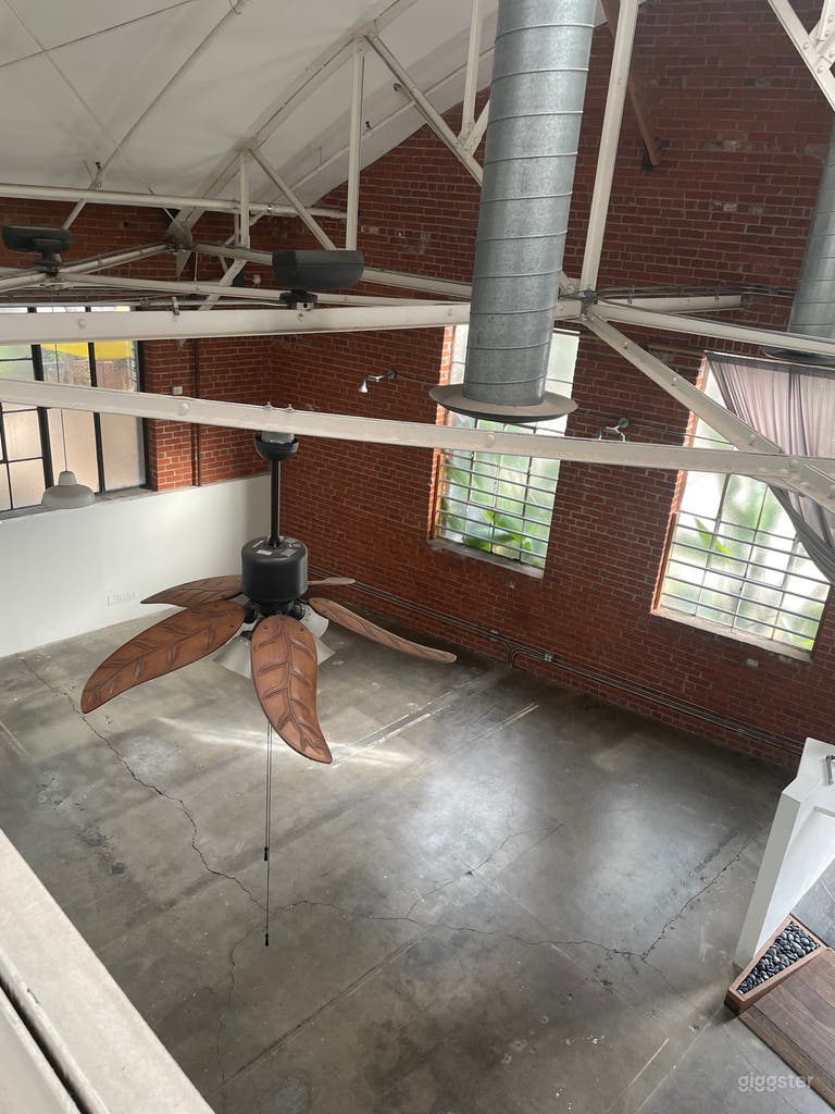  Loft Studio 25' Ceilings Exposed Brick 