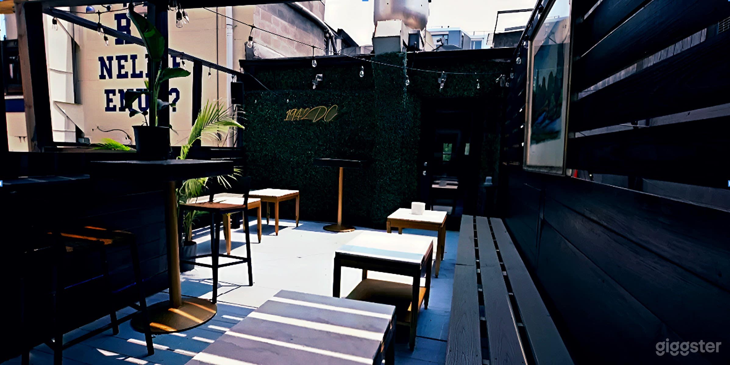 Warm &amp; Ambient Cocktail Lounge for Elevated Gathering Photo 4