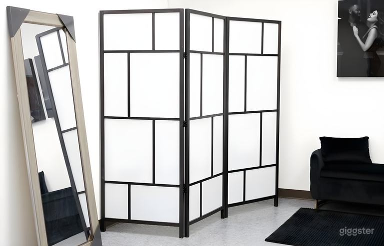  Stylish Ultra-Modern Podcast Studio Set 