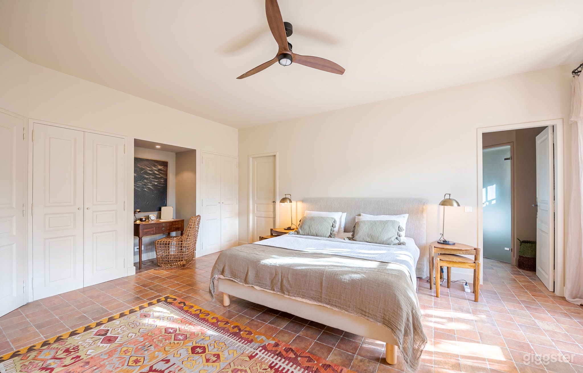 Provence Home With Incredible Gardens and Views. Photo 4