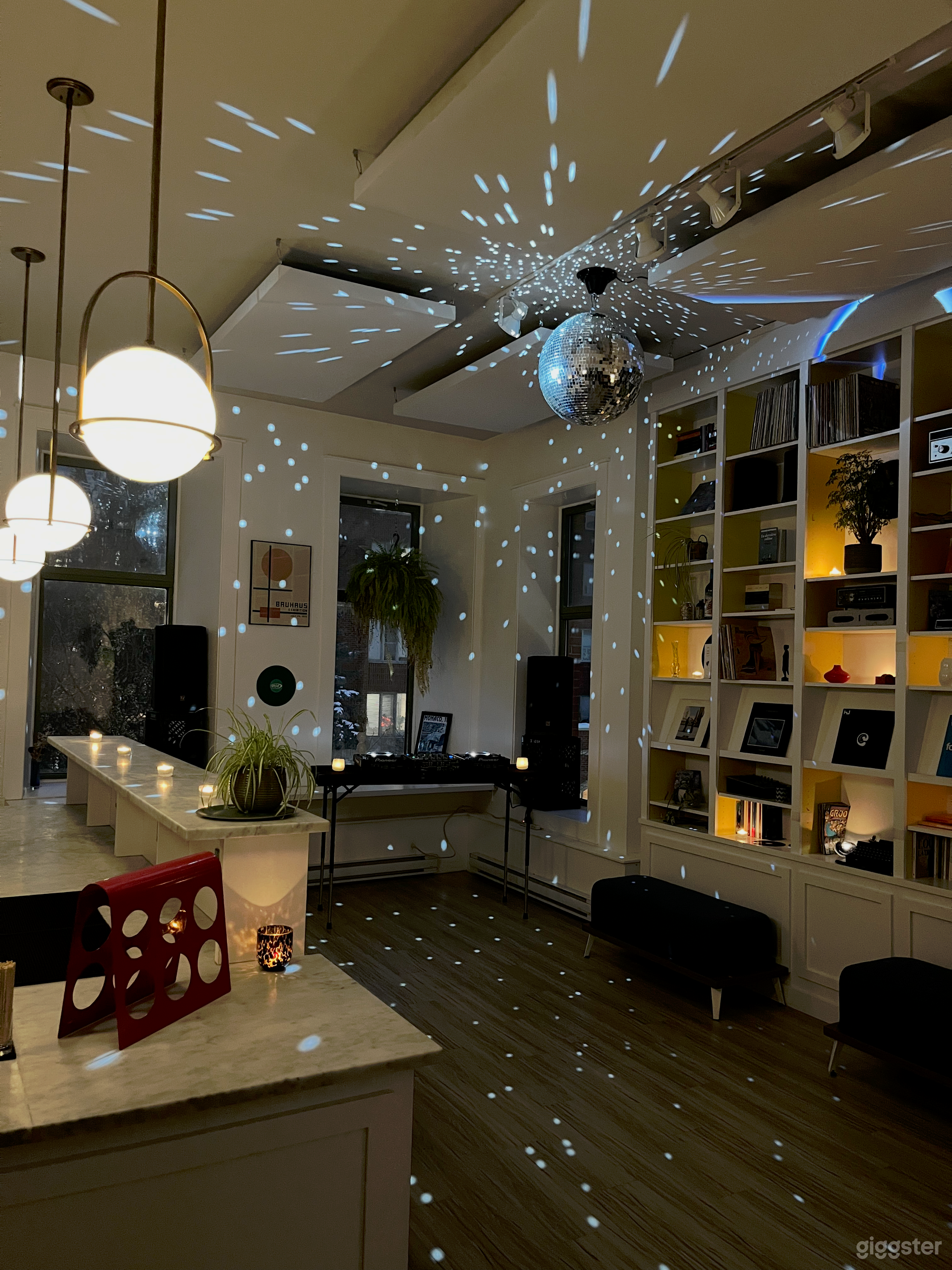 Vibes at night 🕯️