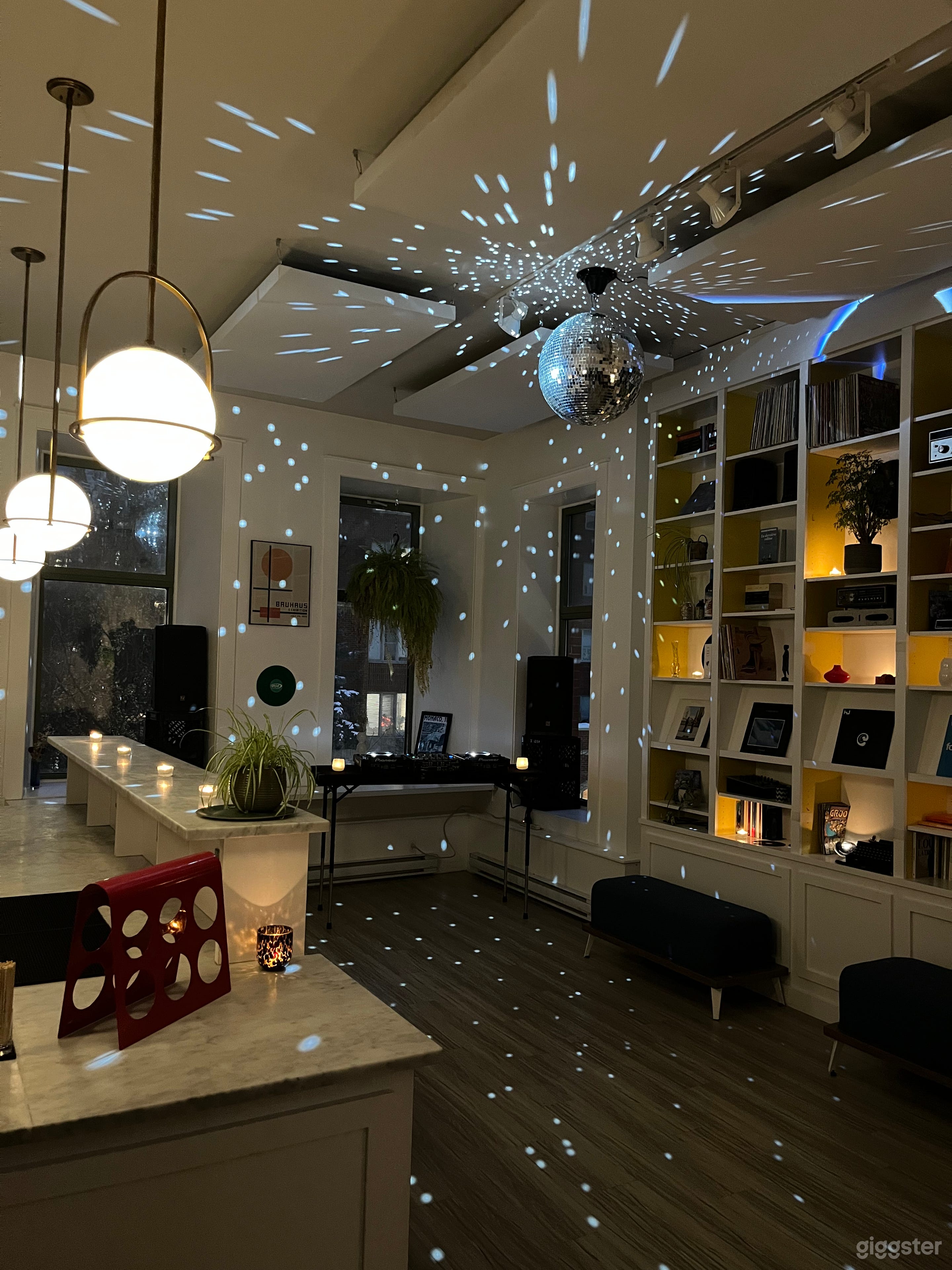 Vibes at night 🕯️