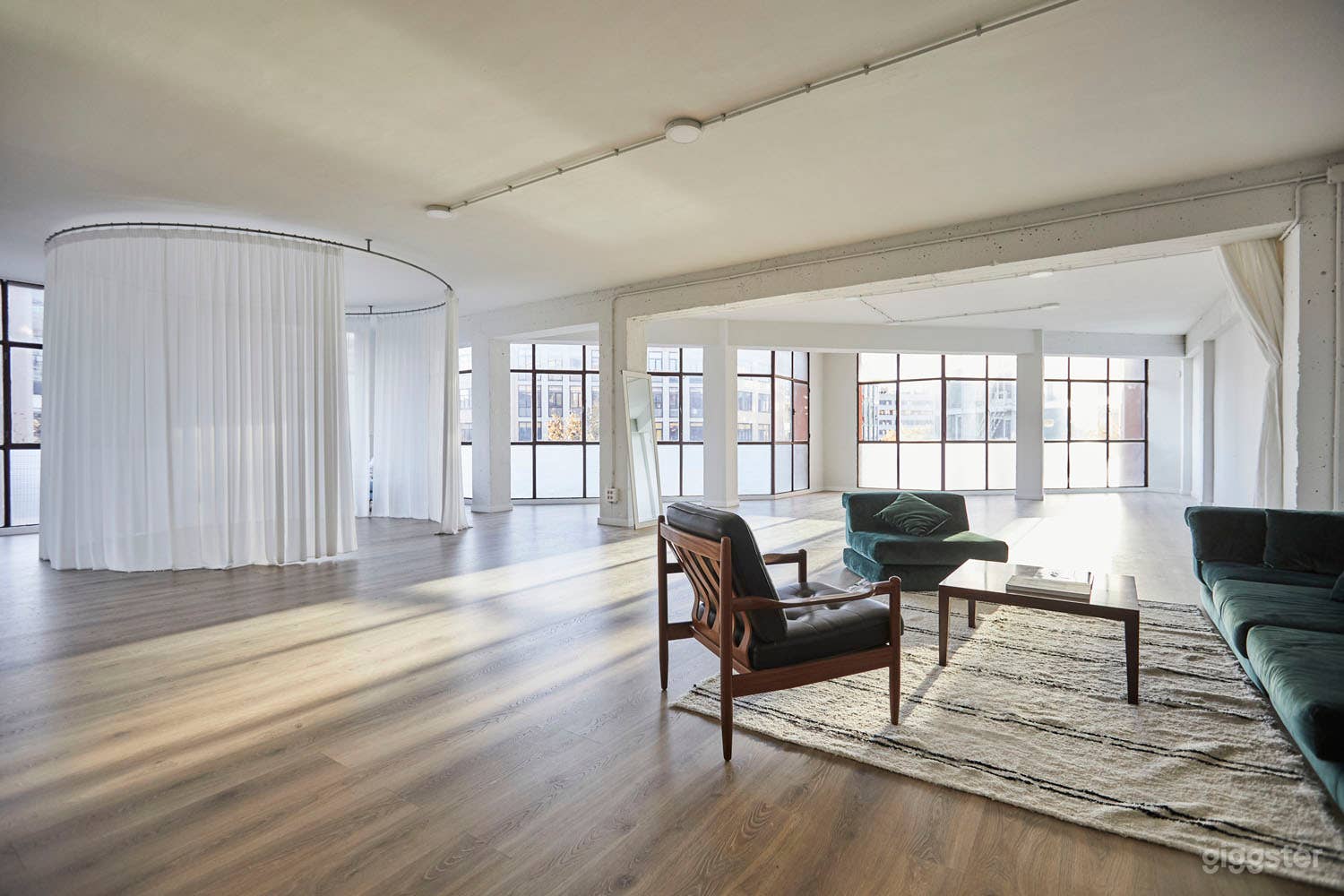 Espacio Diáfano Estilo Industrial Photo 1