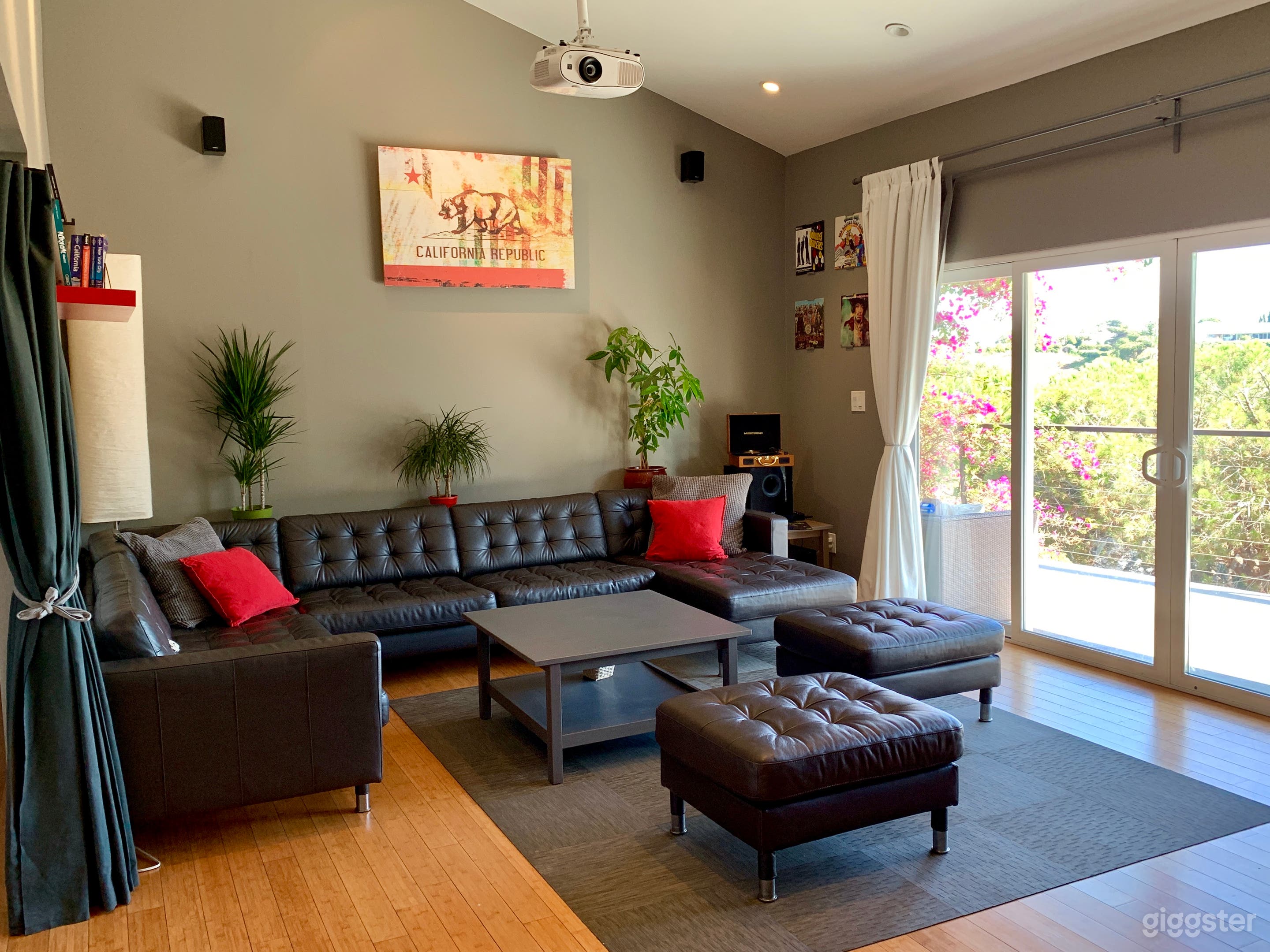 Natural Light Loft Inspired Studio Space w/ Views Photo 2