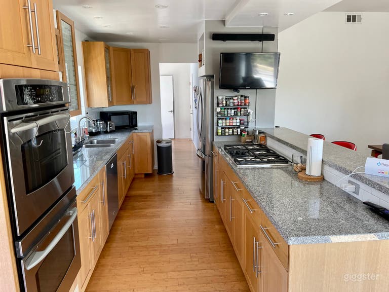  Natural Light Loft Inspired Studio Space w/ Views 