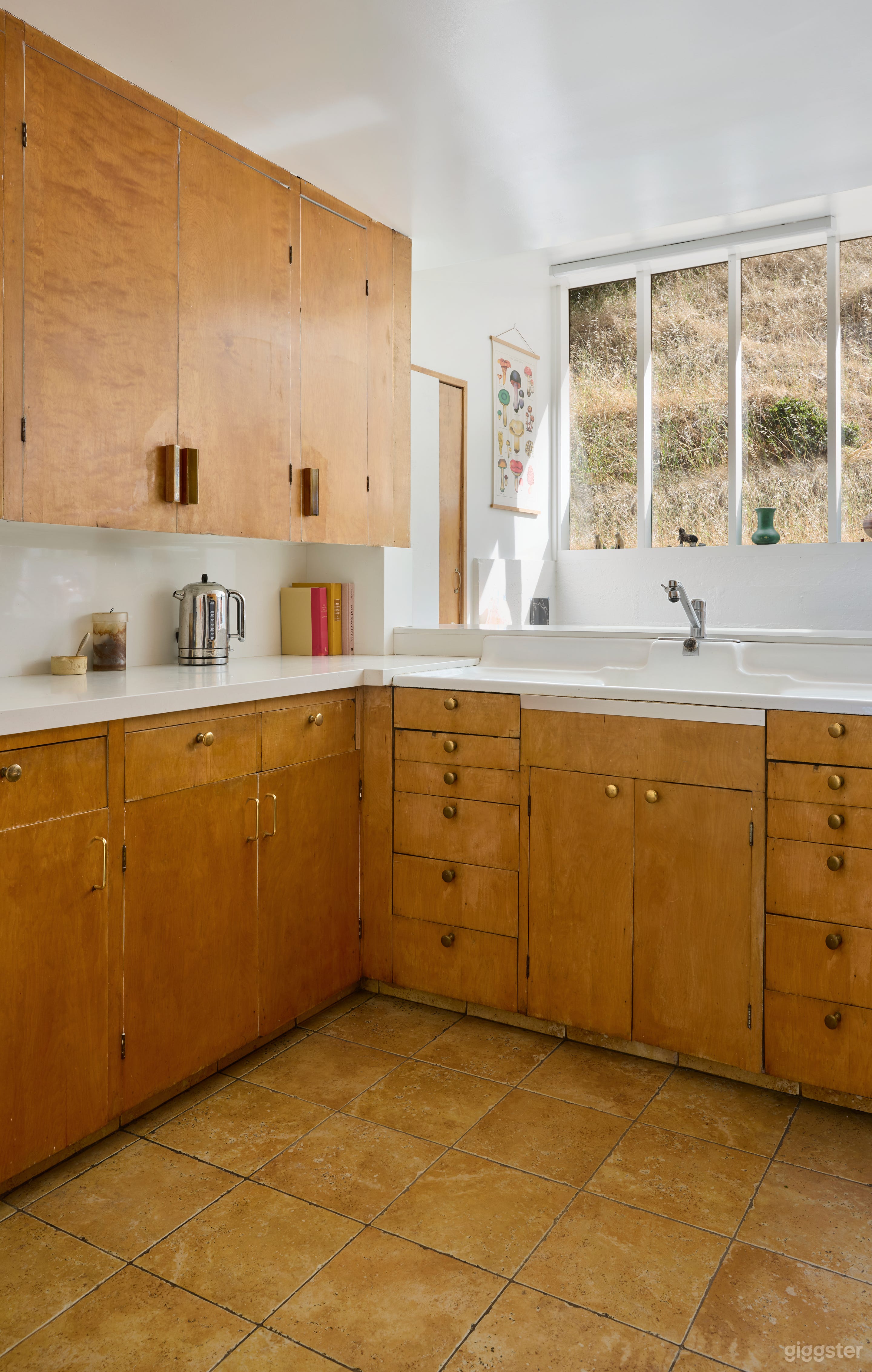 Unique, self-built mid-century home inspired by Fr Photo 3