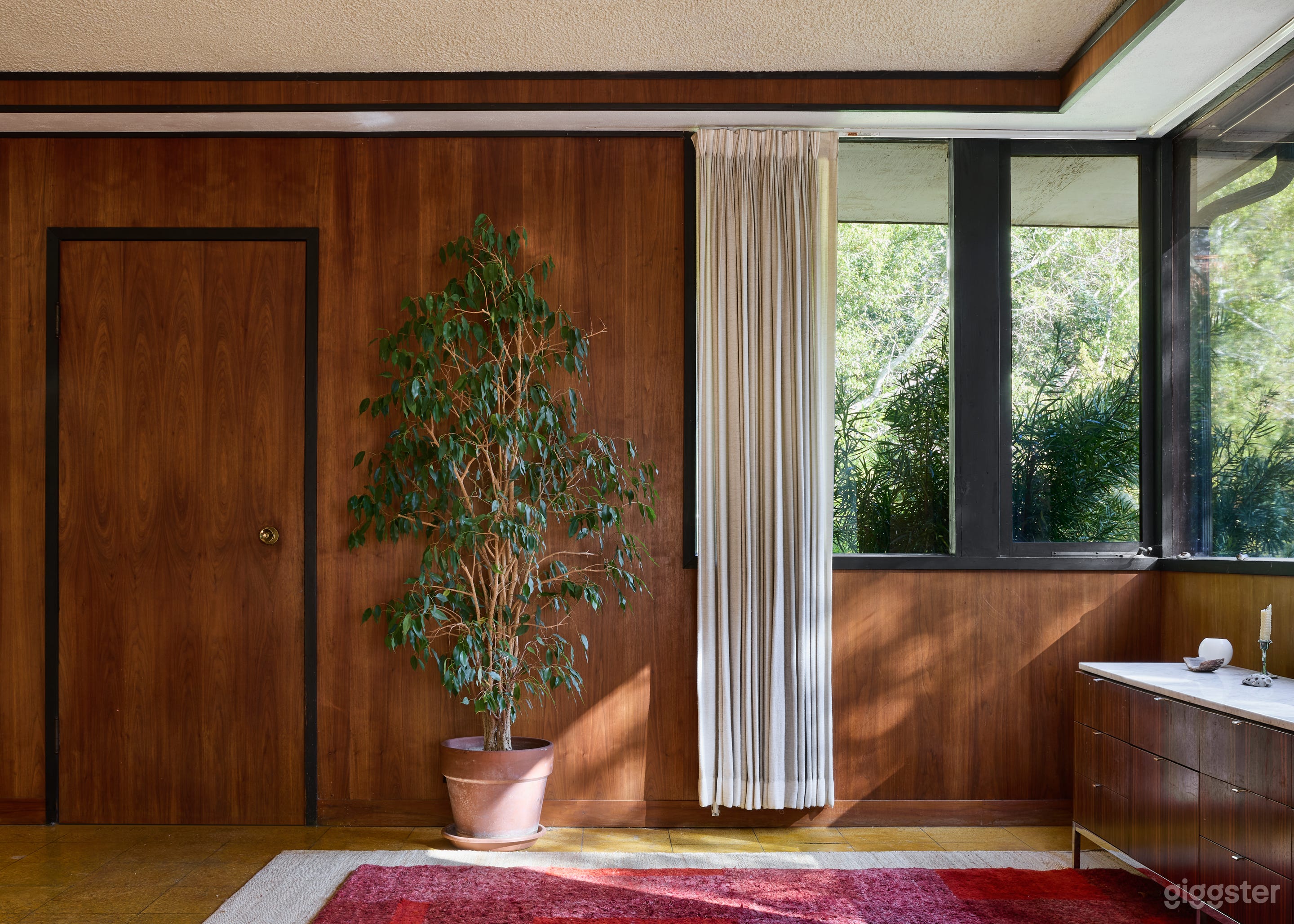 Unique, self-built mid-century home inspired by Fr Photo 2