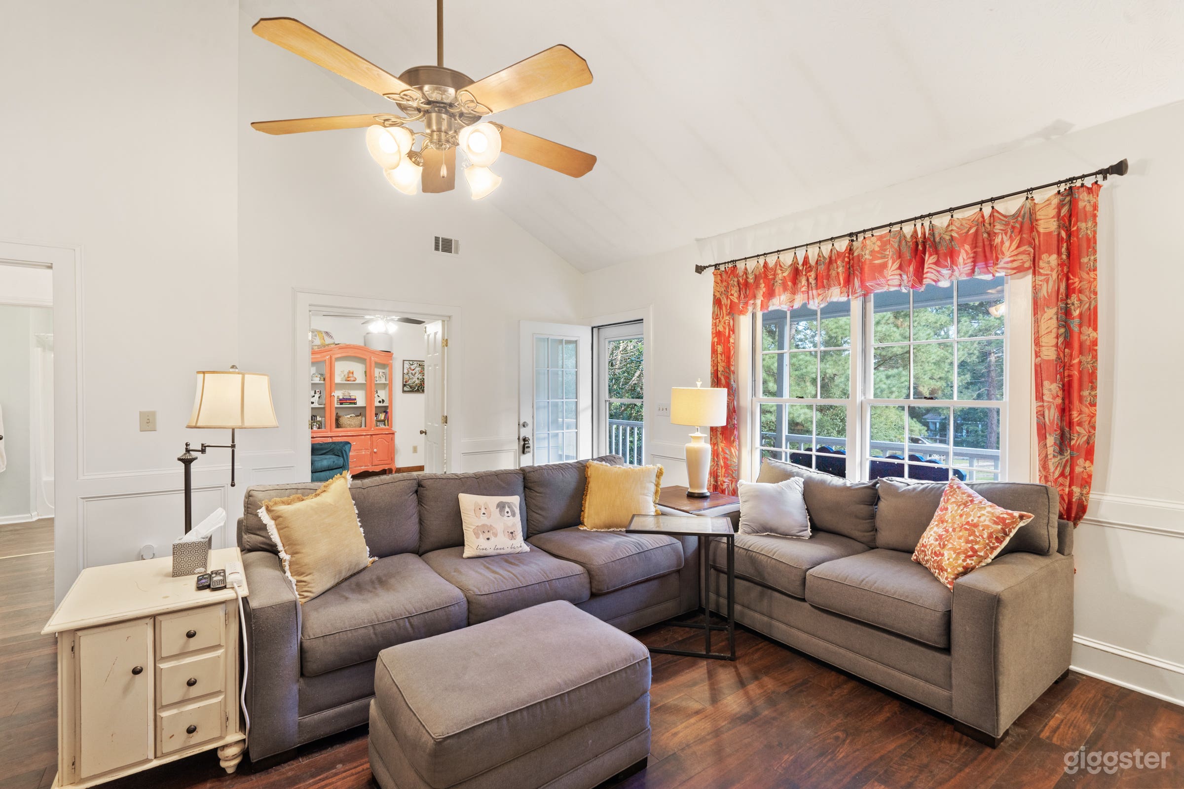 Suburban/Country Homestead on 3.2 acres with barn Photo 3