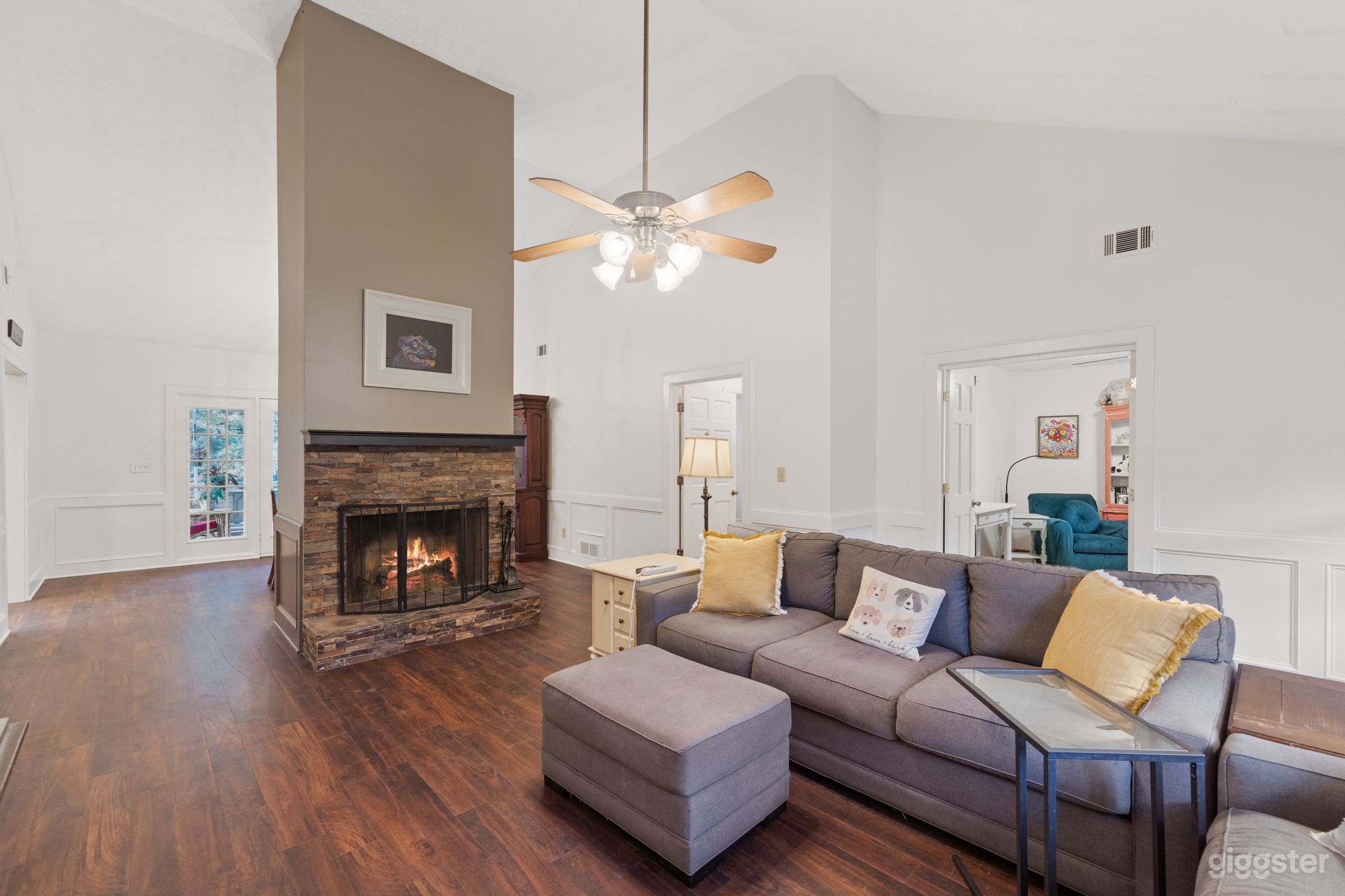 Suburban/Country Homestead on 3.2 acres with barn Photo 2