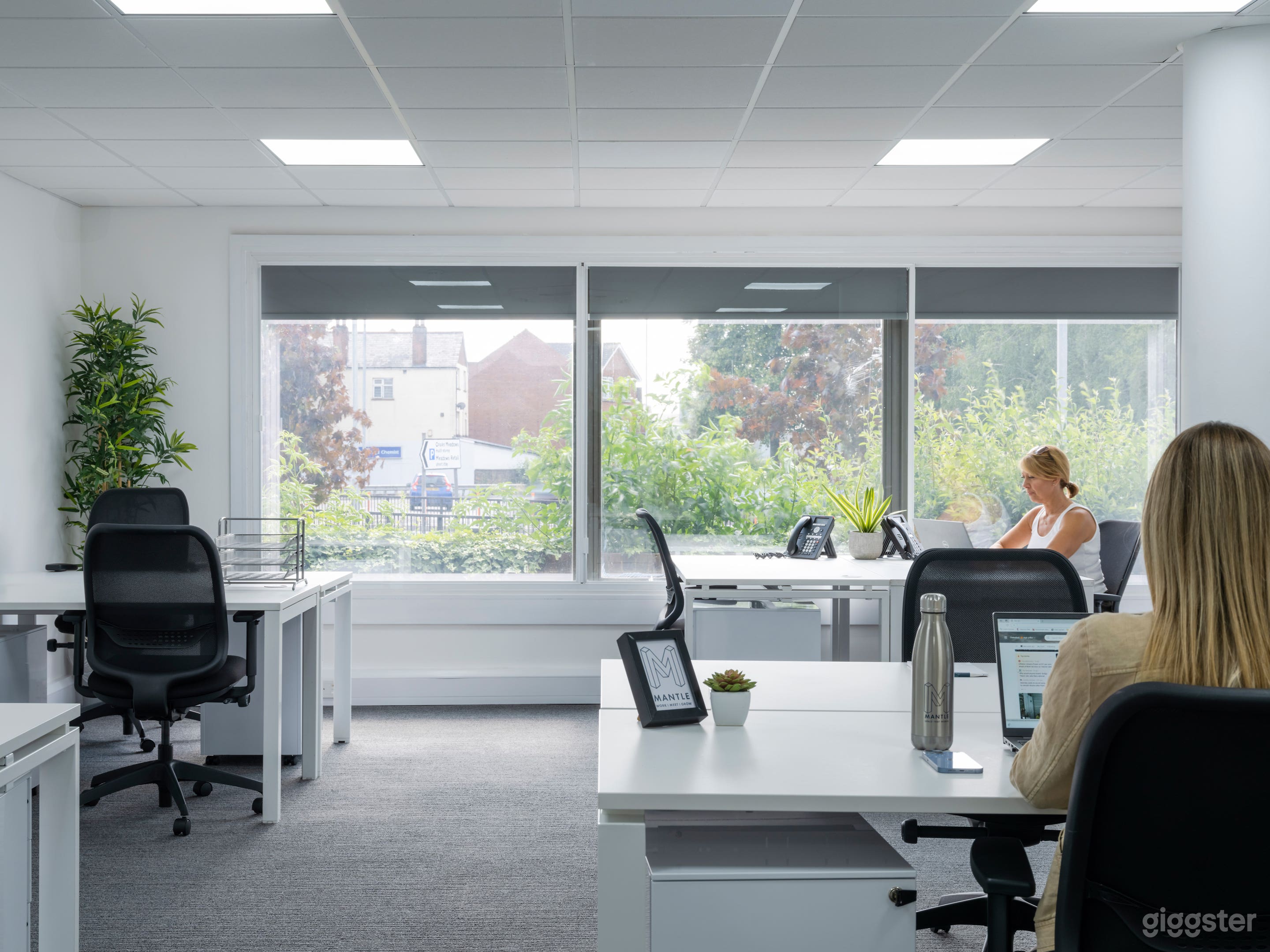 Modern Office Building in the Centre of Town Photo 3