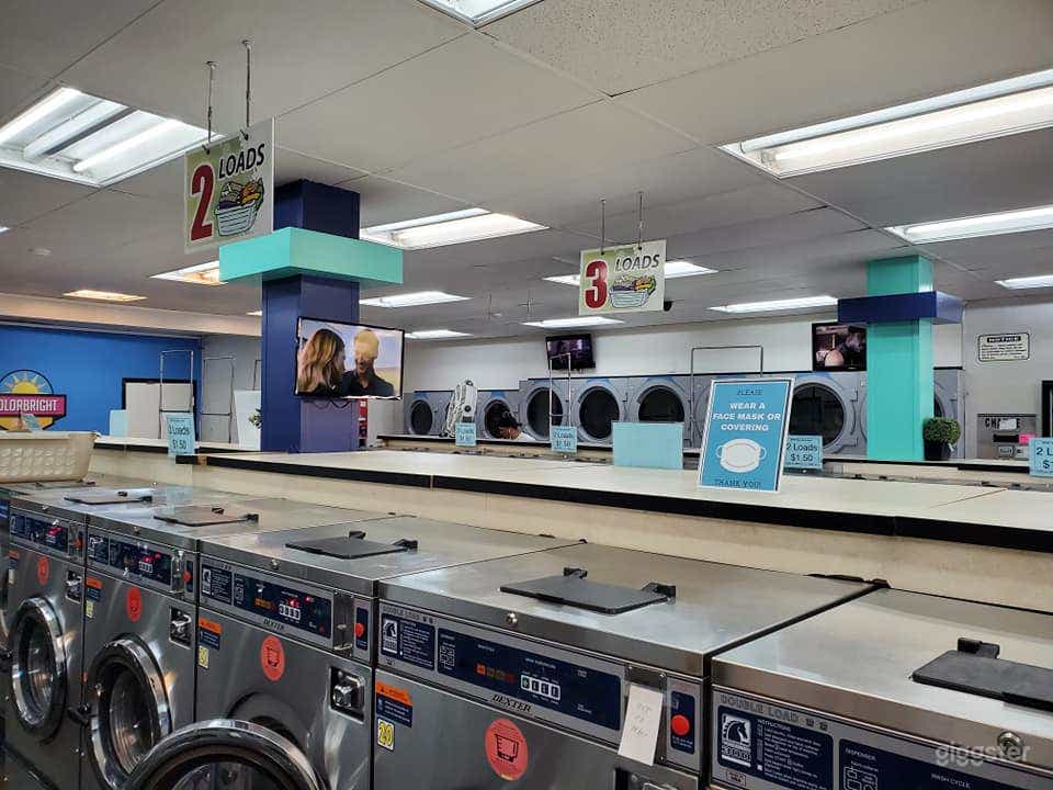 Large Urban Laundromat with Lots of Space! Photo 3