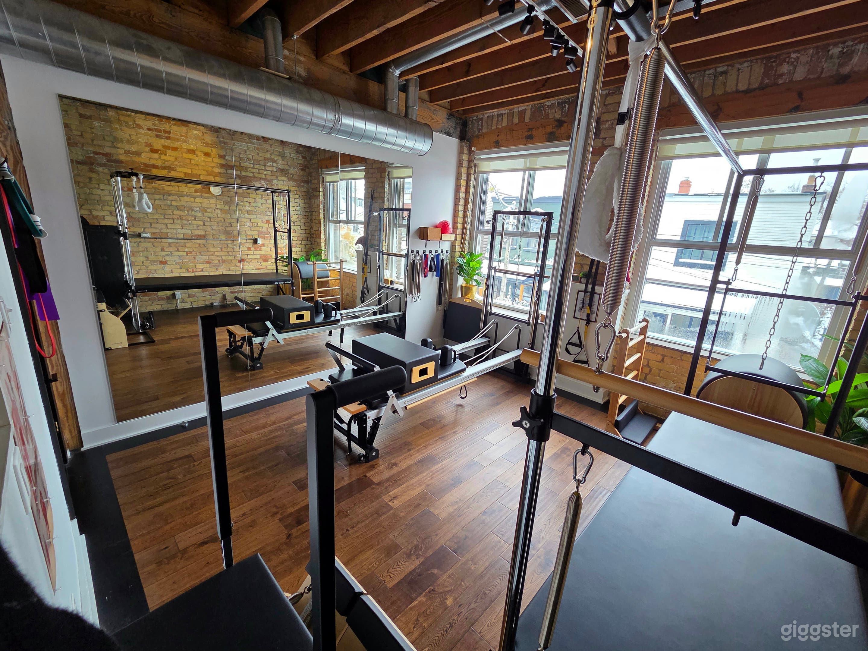 Pilates Studio with Reformer and Cadillac trapeze Photo 3