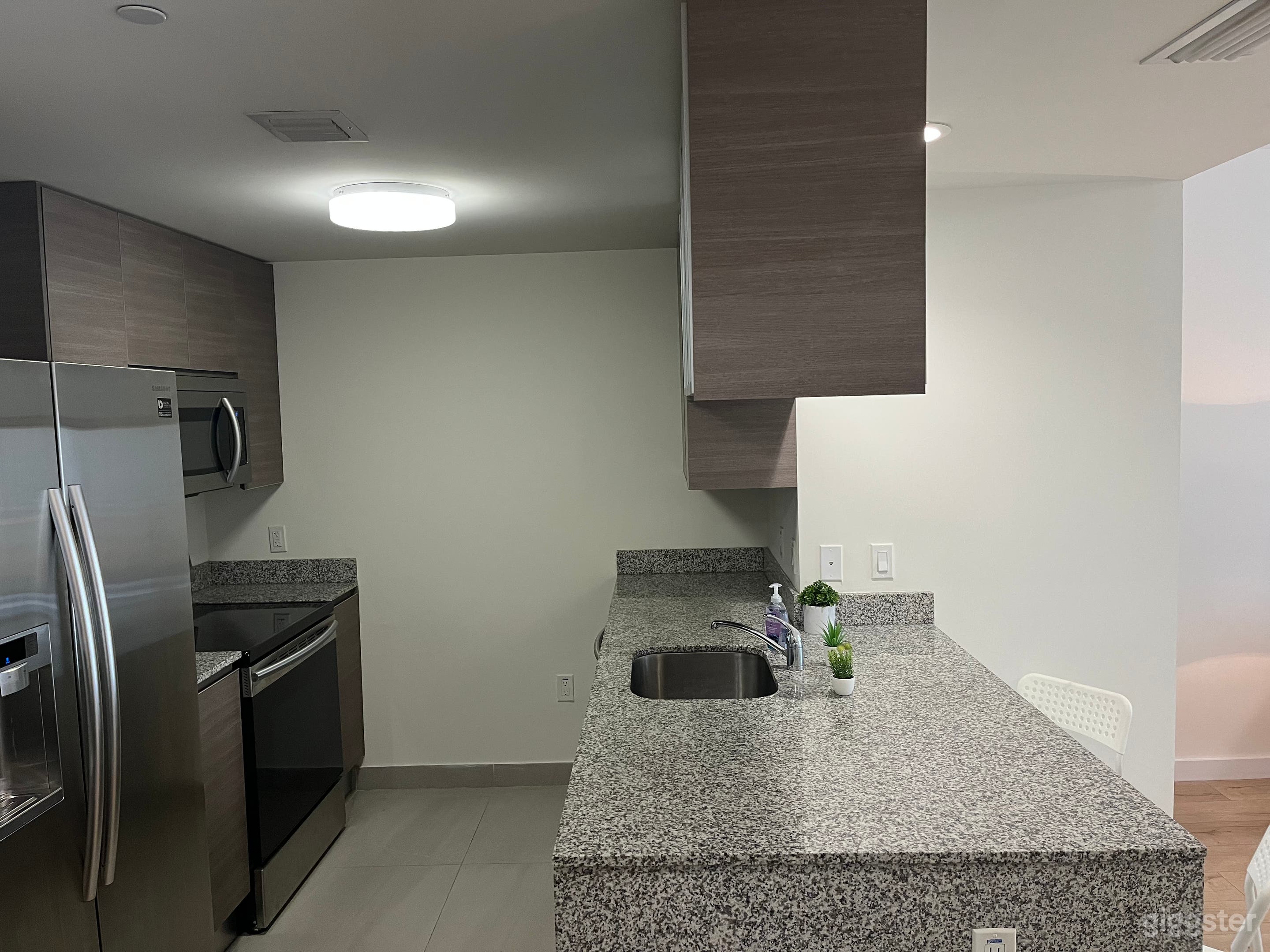 Downtown Studio for Production Photo 4