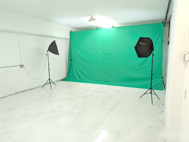  Equipped Studio in Chicago 