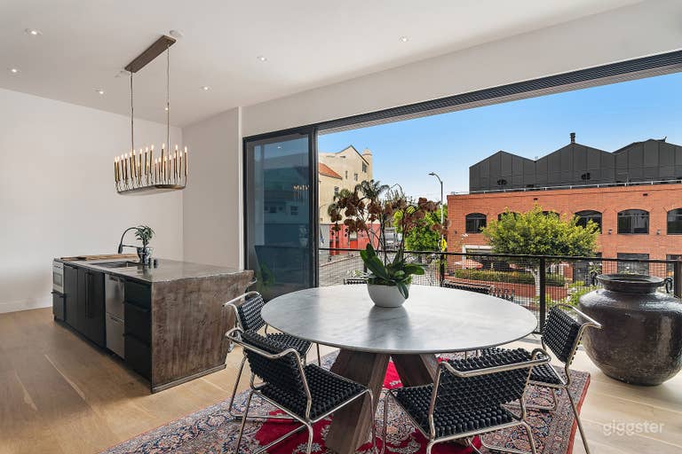  INDUSTRIAL CREATIVE VENICE ROOFTOP LOFT 