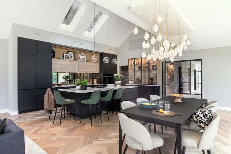  Esher Location House  