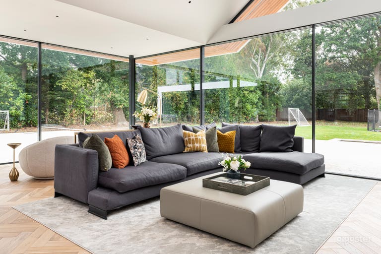  Esher Location House  