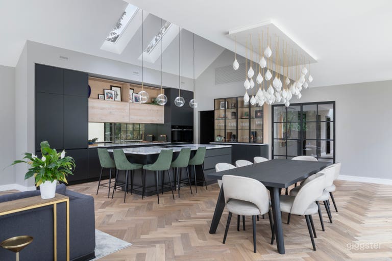  Esher Location House  