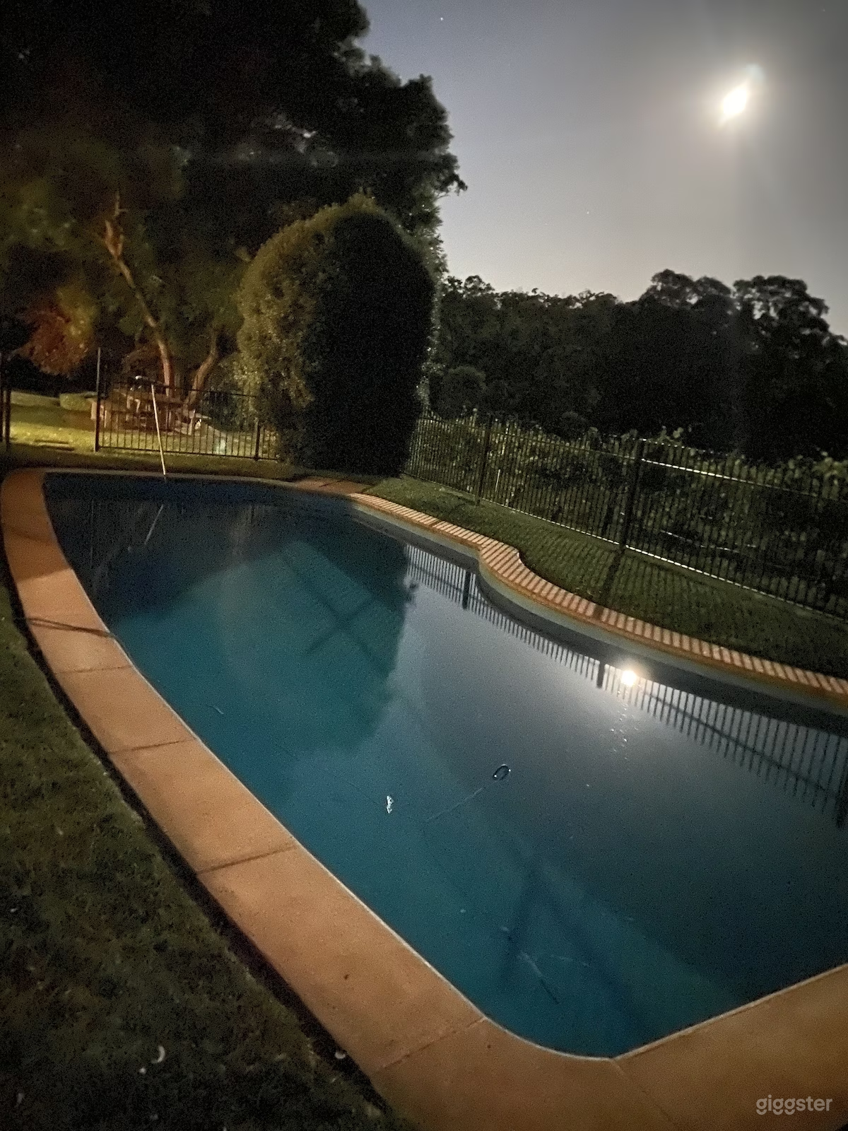 Outdoor Swimming Pool Hire in a 46 Acre Vineyard Photo 3