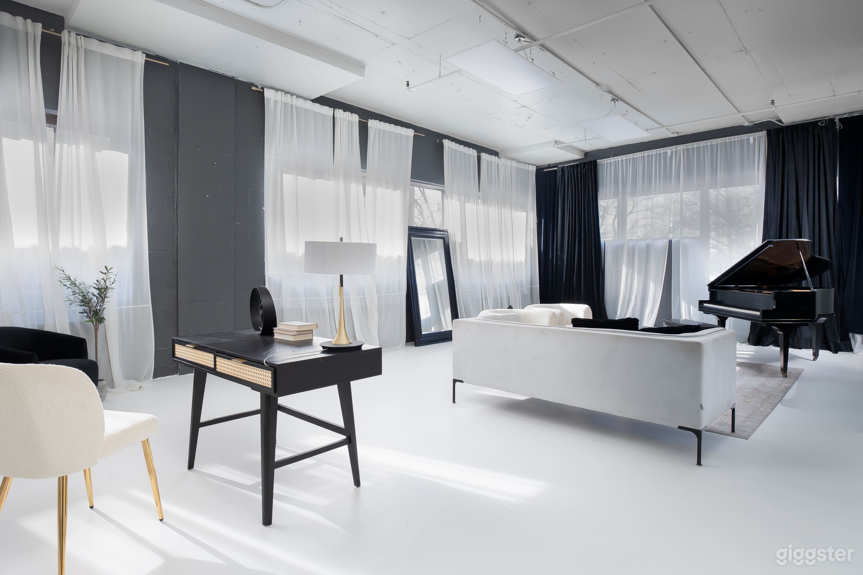 Luxury style loft with marble fireplace and piano Photo 4