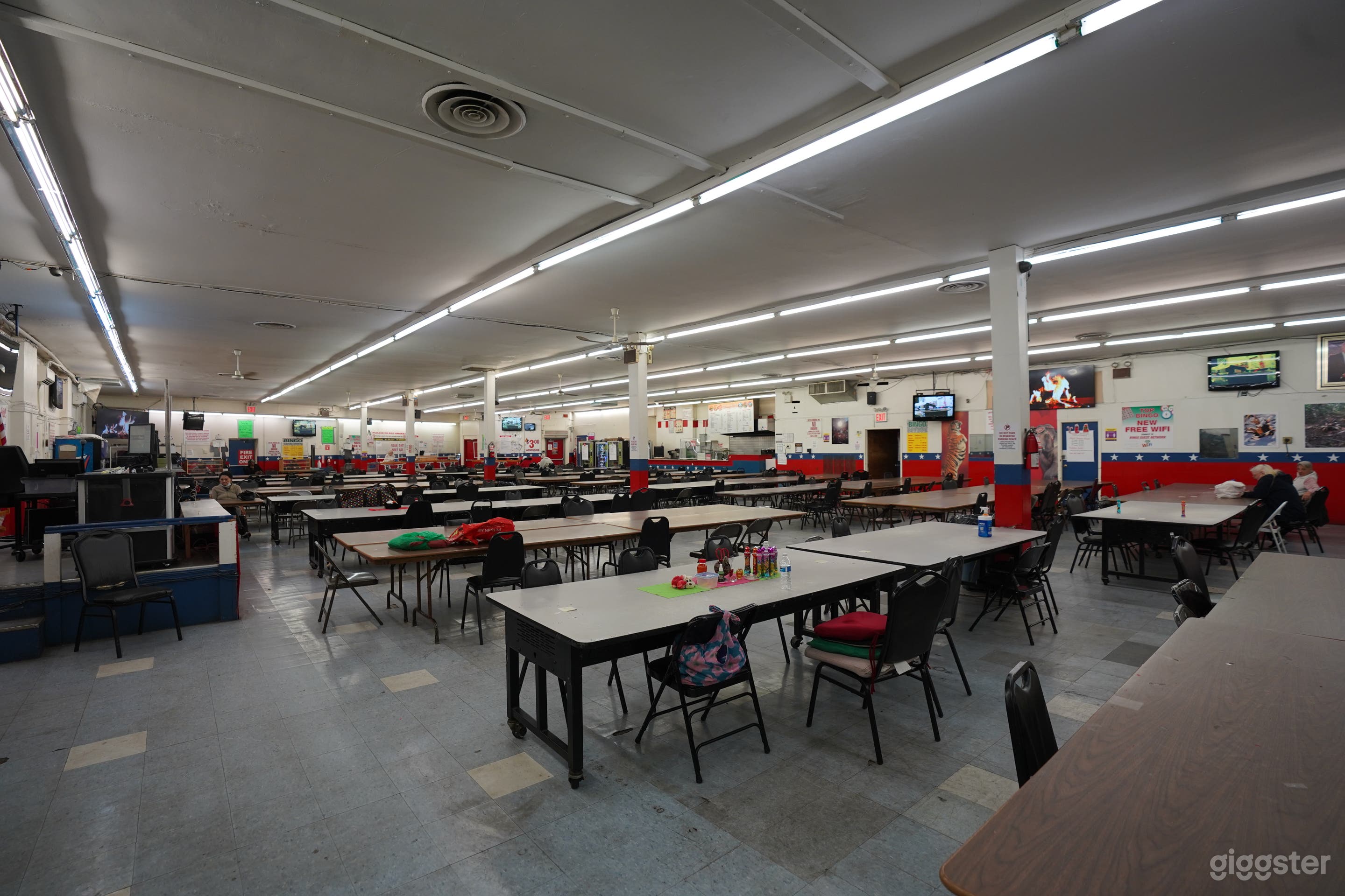 Vintage 80s Hall with Offices, Basement, Arcade Photo 3