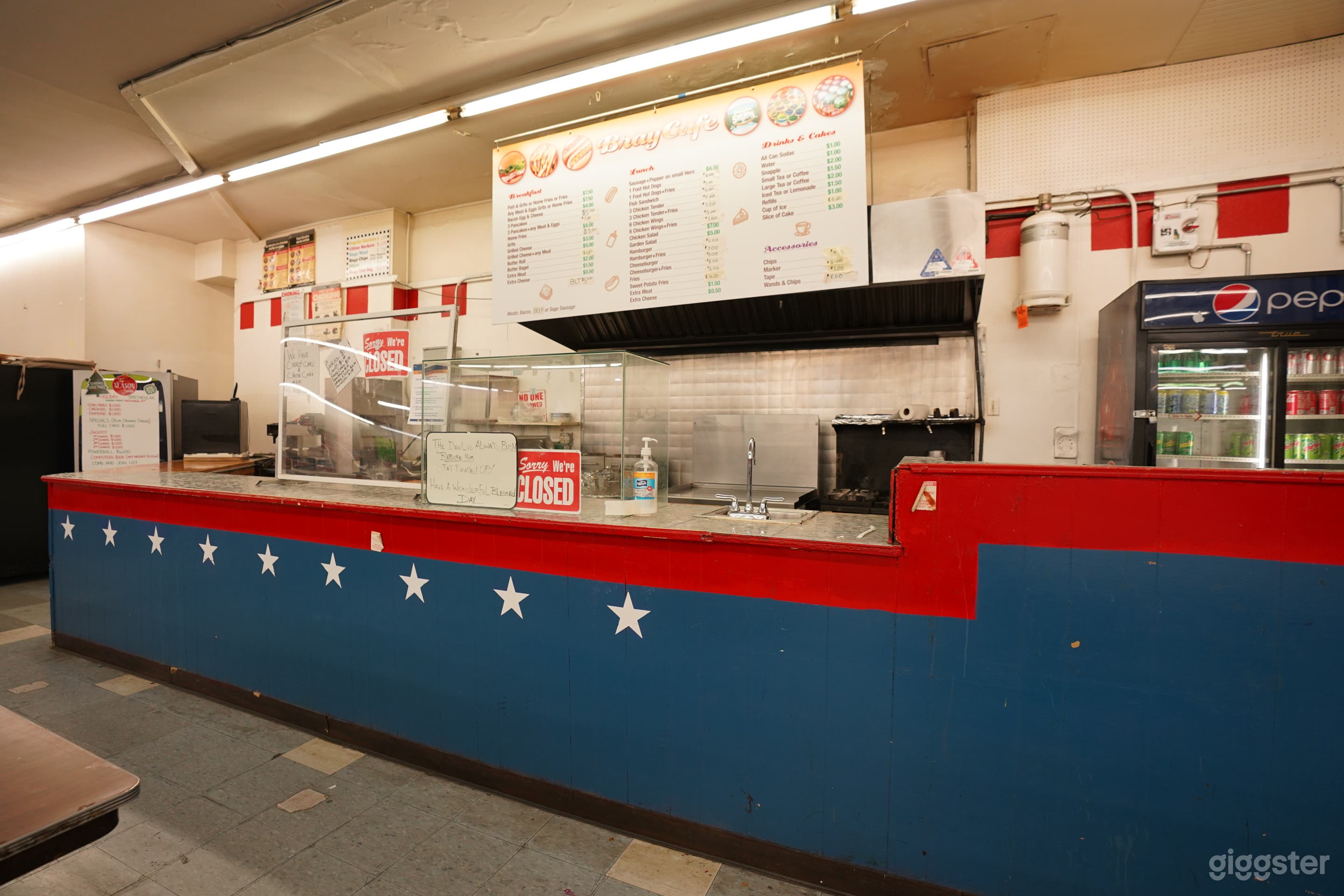 Vintage 80s Hall with Offices, Basement, Arcade Photo 4