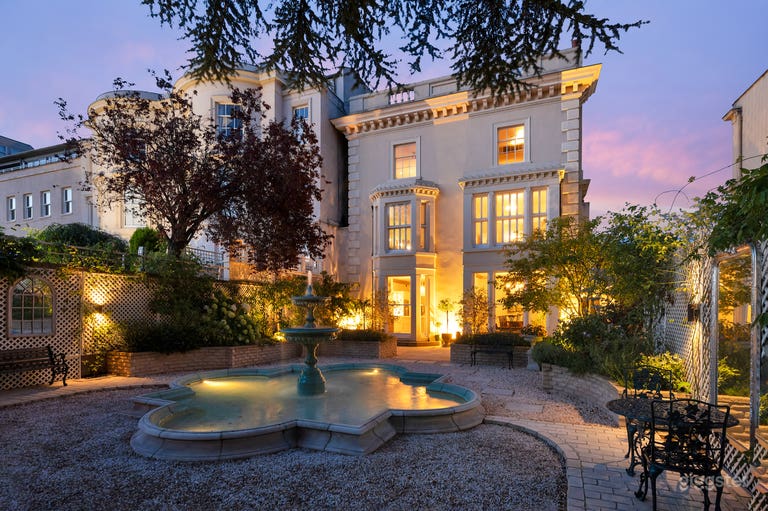  Regency villa with courtyard fountain 
